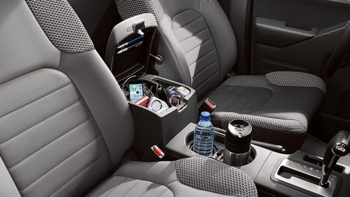 2016-nissan-frontier-interior-center-large.jpg