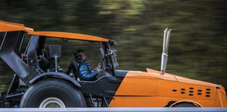 Stig de Top Gear bate récord de velocidad… en un tractor
