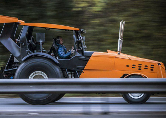 Stig de Top Gear bate récord de velocidad… en un tractor