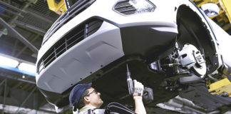 Ford Europa dota de exoesqueleto a empleados