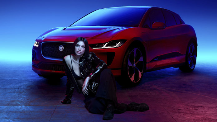 Dua Lipa une su genio musical con la tecnología de Jaguar