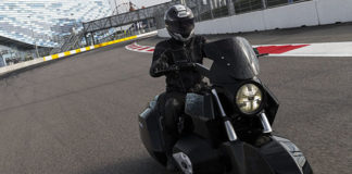 Una motocicleta con el sello de Vladimir Putin