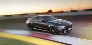 Con un lado oscuro, Mercedes-AMG GT 4 puertas