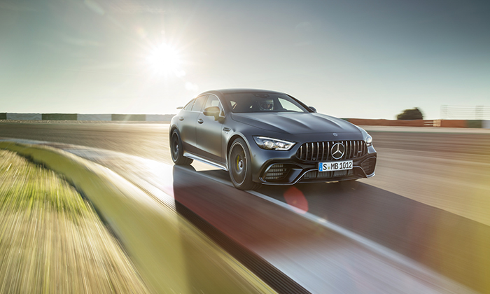 Con un lado oscuro, Mercedes-AMG GT 4 puertas