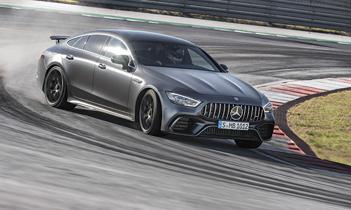 Con un lado oscuro, Mercedes-AMG GT 4 puertas