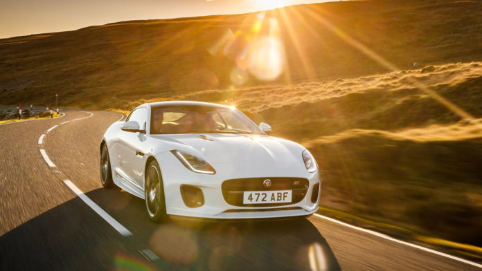 Jaguar celebra 70 años del lanzamiento del XK120 con el F-Type Chequered Flag Edition