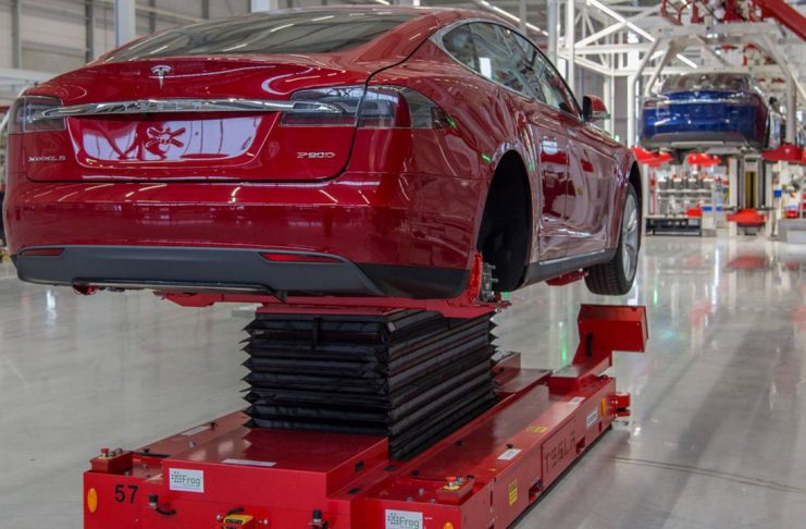 Tesla buscaría adquirir fábricas que está abandonando General Motors