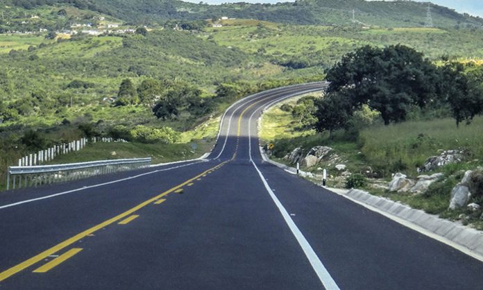 México carreteras hechas de plástico