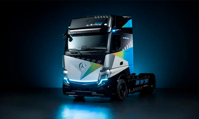 Mercedes-Benz presenta su primer camión eléctrico eActros Longhaul