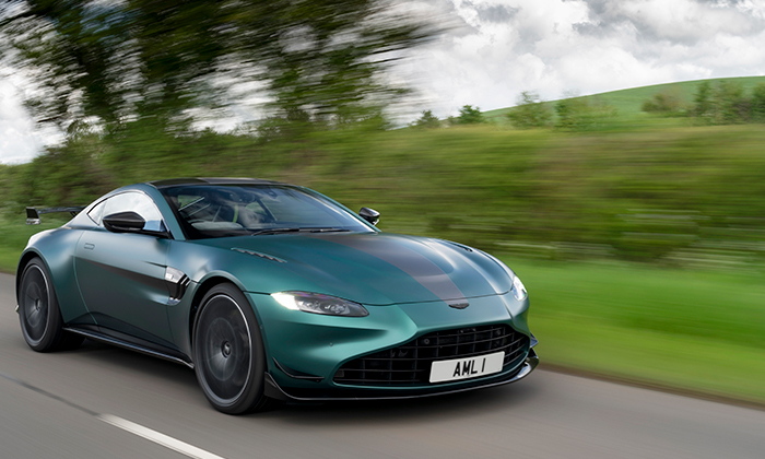 Geely adquiere Aston Martin